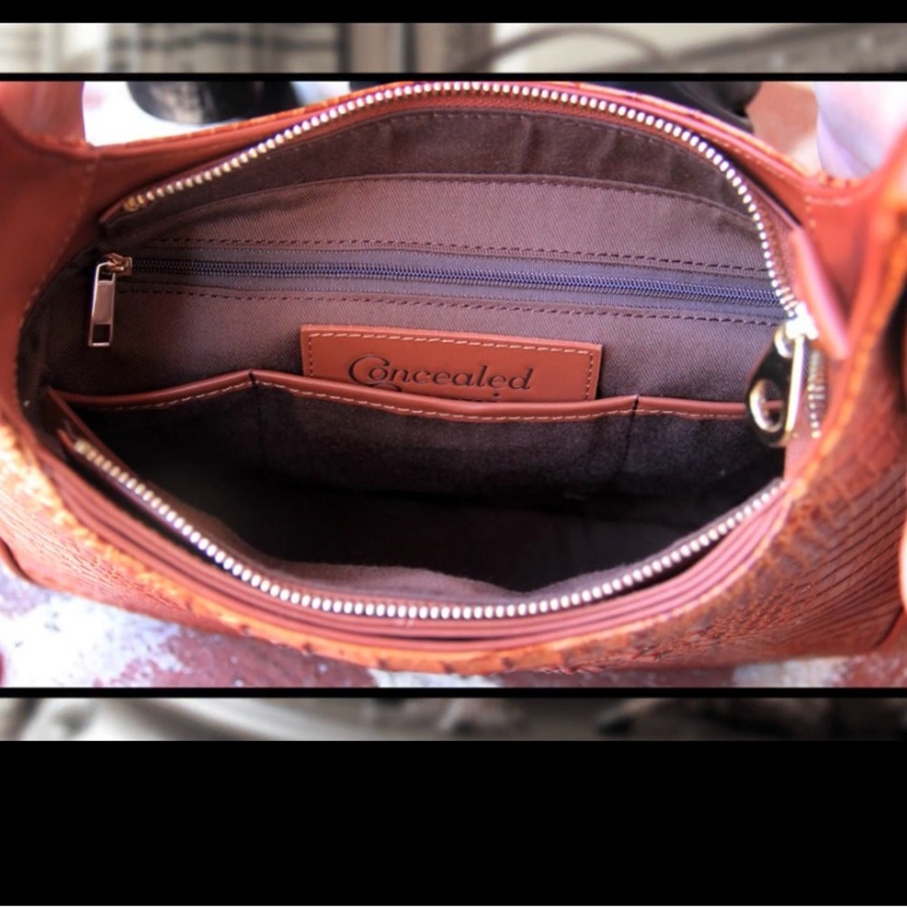 🚨SALE! Concealed Carrie Crocodile Print Leather Purse (NO CALLOUTS) - Picture 12 of 16